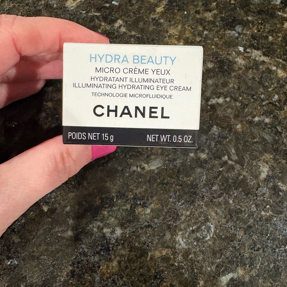 CHANEL Hydra Beauty Eye Cream 0.5oz NWT With Make Up Bag - Picture 2 of 8